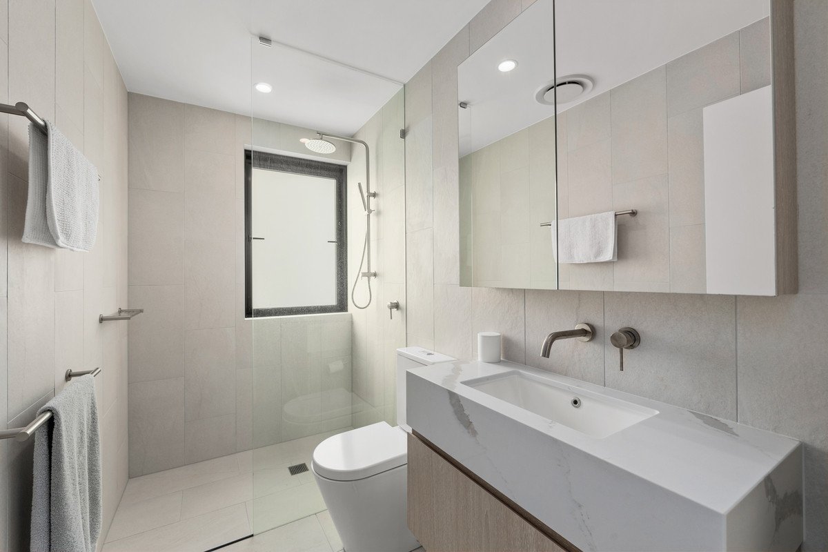802/3 Twenty-Third Avenue PALM BEACH 12
