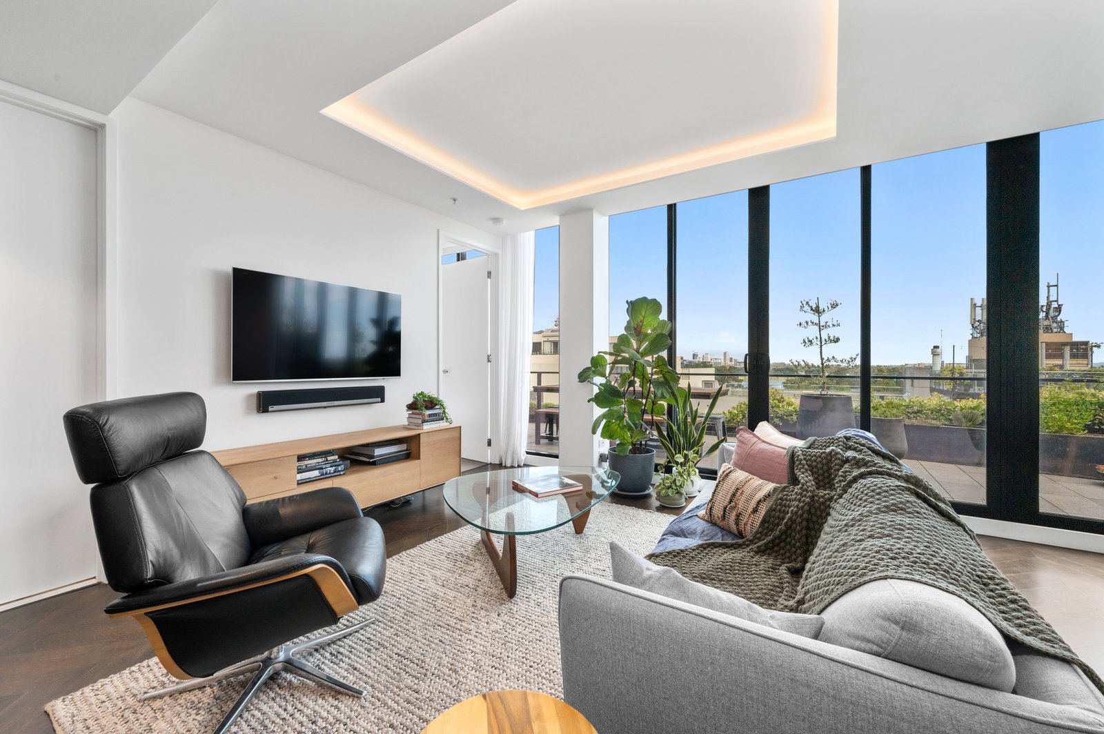 Gallery: 802/74 Eastern Road