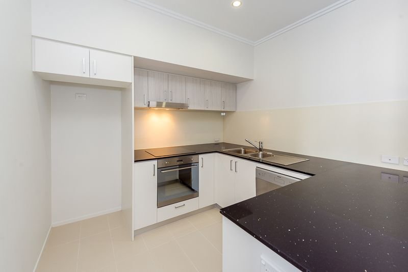 803/52 OAKA Lane GLADSTONE CENTRAL 3