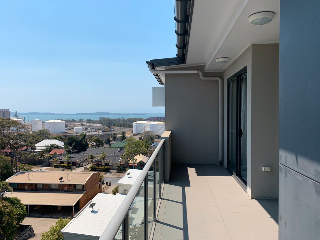 803/52 OAKA Lane GLADSTONE CENTRAL 4