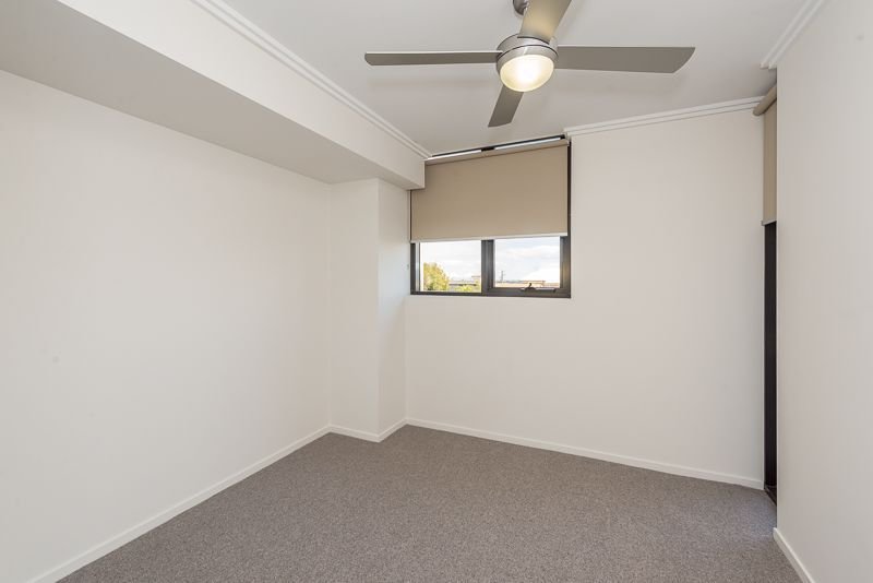 803/52 OAKA Lane GLADSTONE CENTRAL 7
