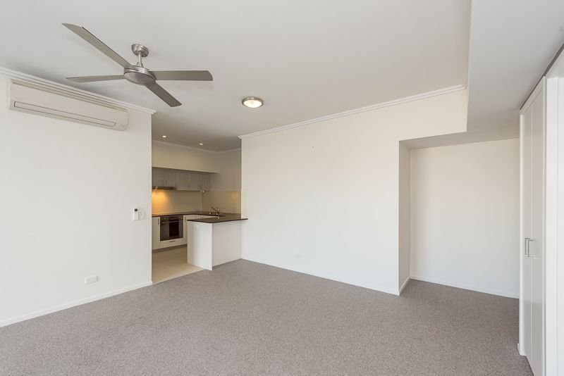 803/52 OAKA Lane GLADSTONE CENTRAL 9