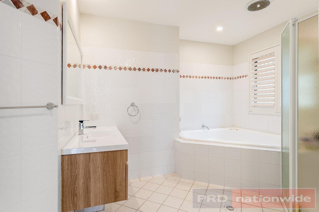 804 Henry Lawson Drive PICNIC POINT 10