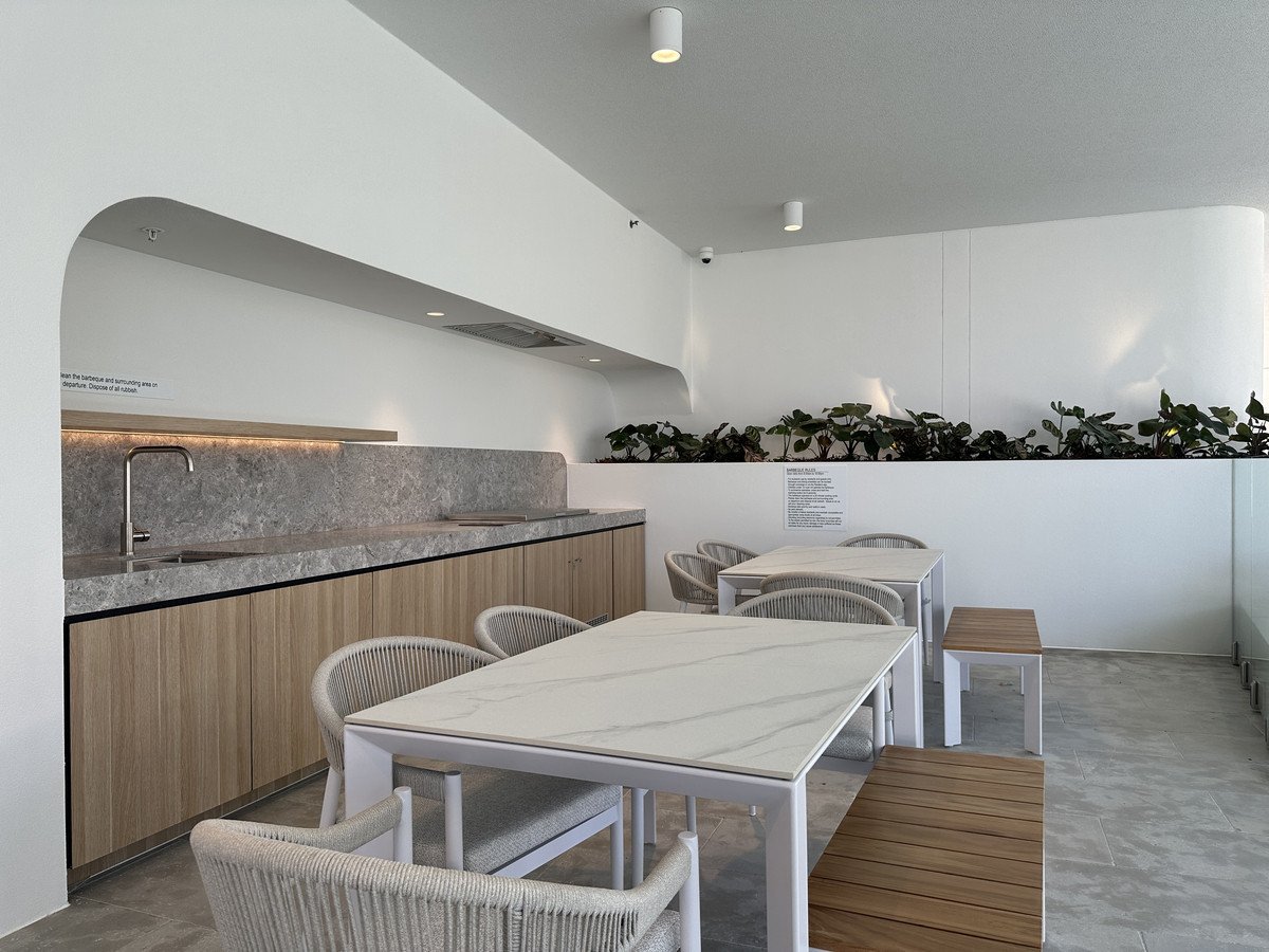 805/15 Peerless Avenue Mermaid Beach 25