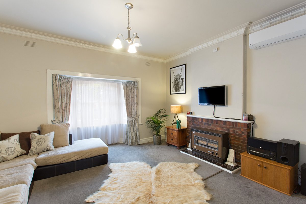 Gallery: 805a Doveton Street North