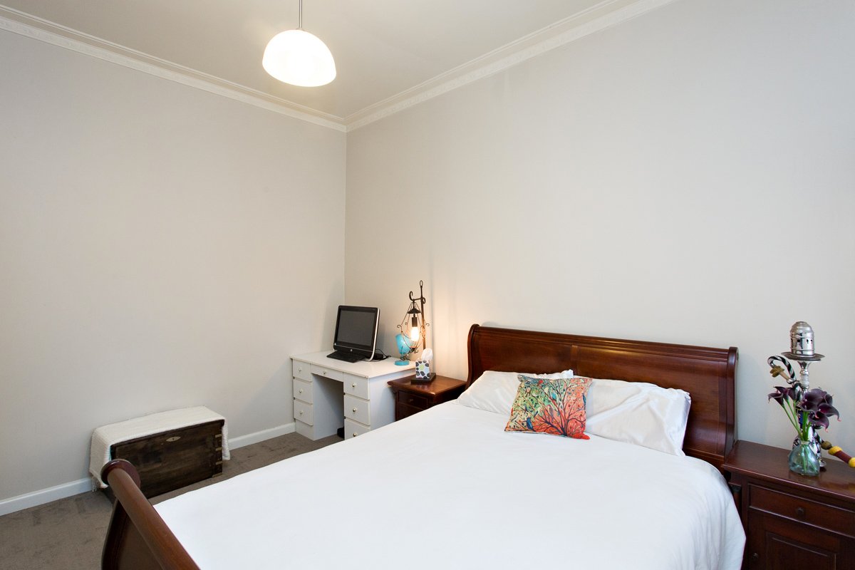 Gallery: 805a Doveton Street North