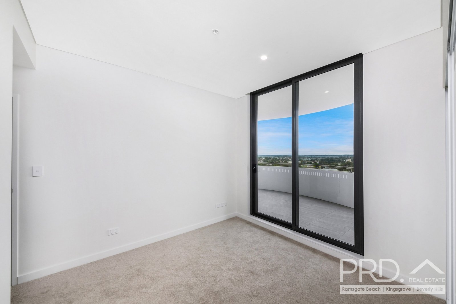 806/1-5 Treacy Street HURSTVILLE 7