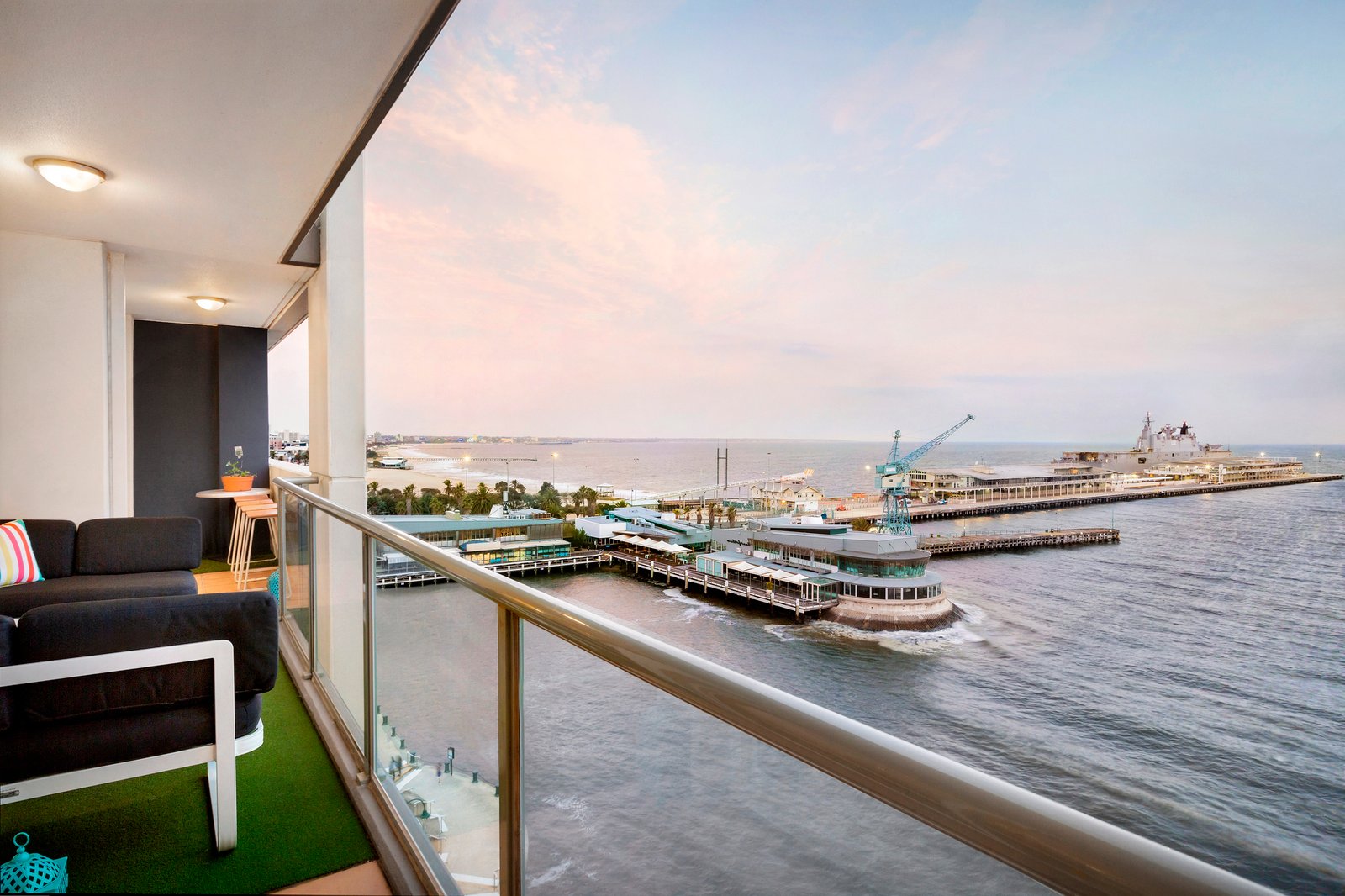 806/115 Beach Street, Port Melbourne, 3207