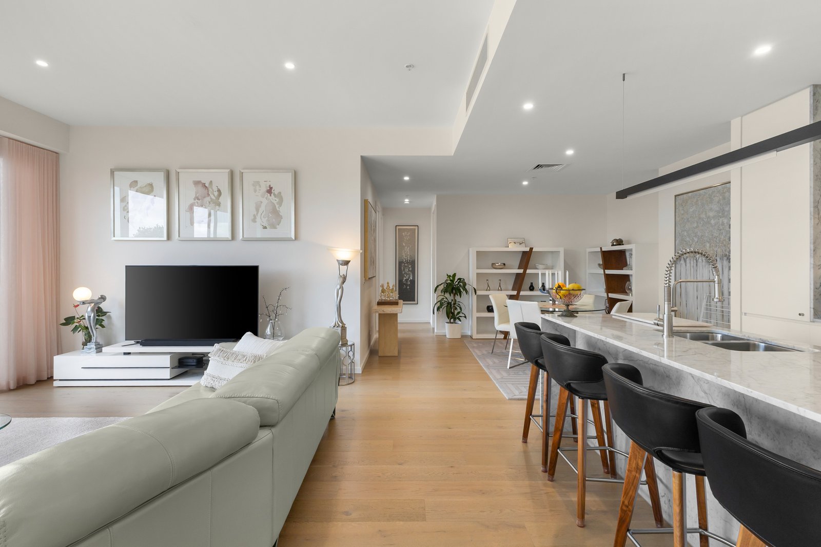 Gallery: 806/181 Fitzroy Street