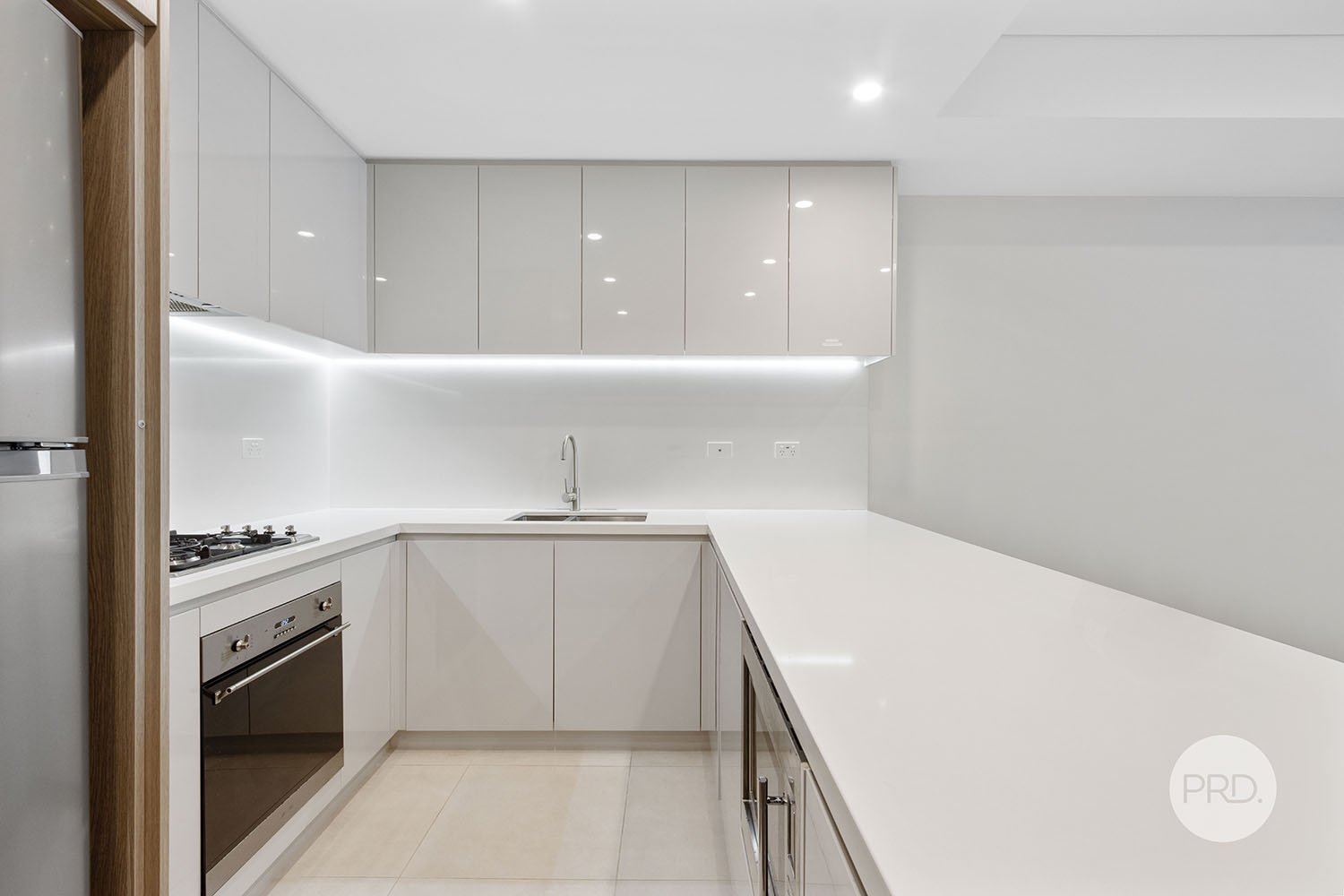 807/14 Woniora Road HURSTVILLE 4