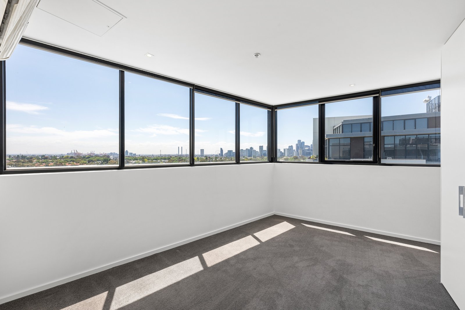 807/55 Bay Street, Port Melbourne, 3207