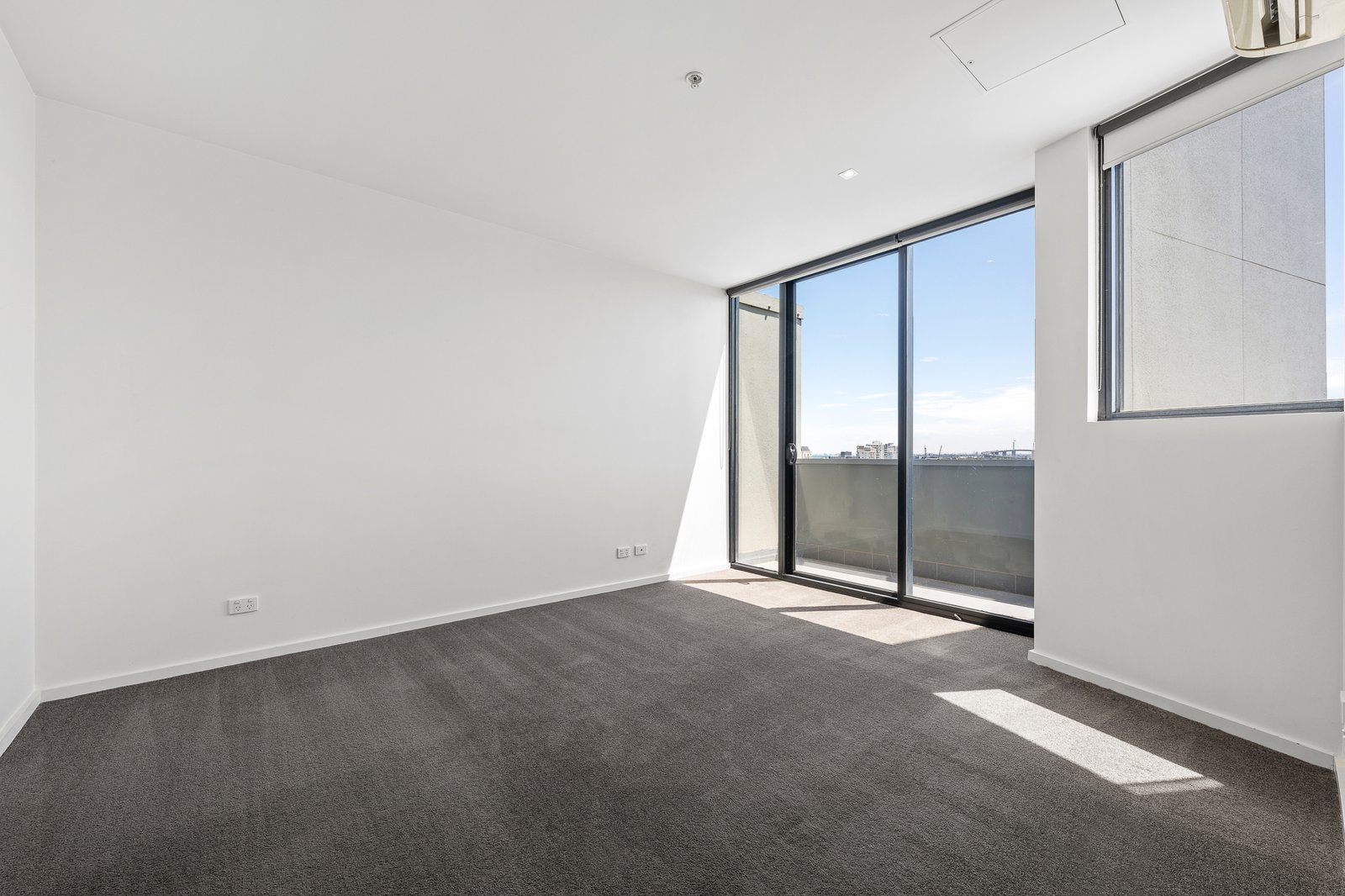 807/55 Bay Street, Port Melbourne, 3207