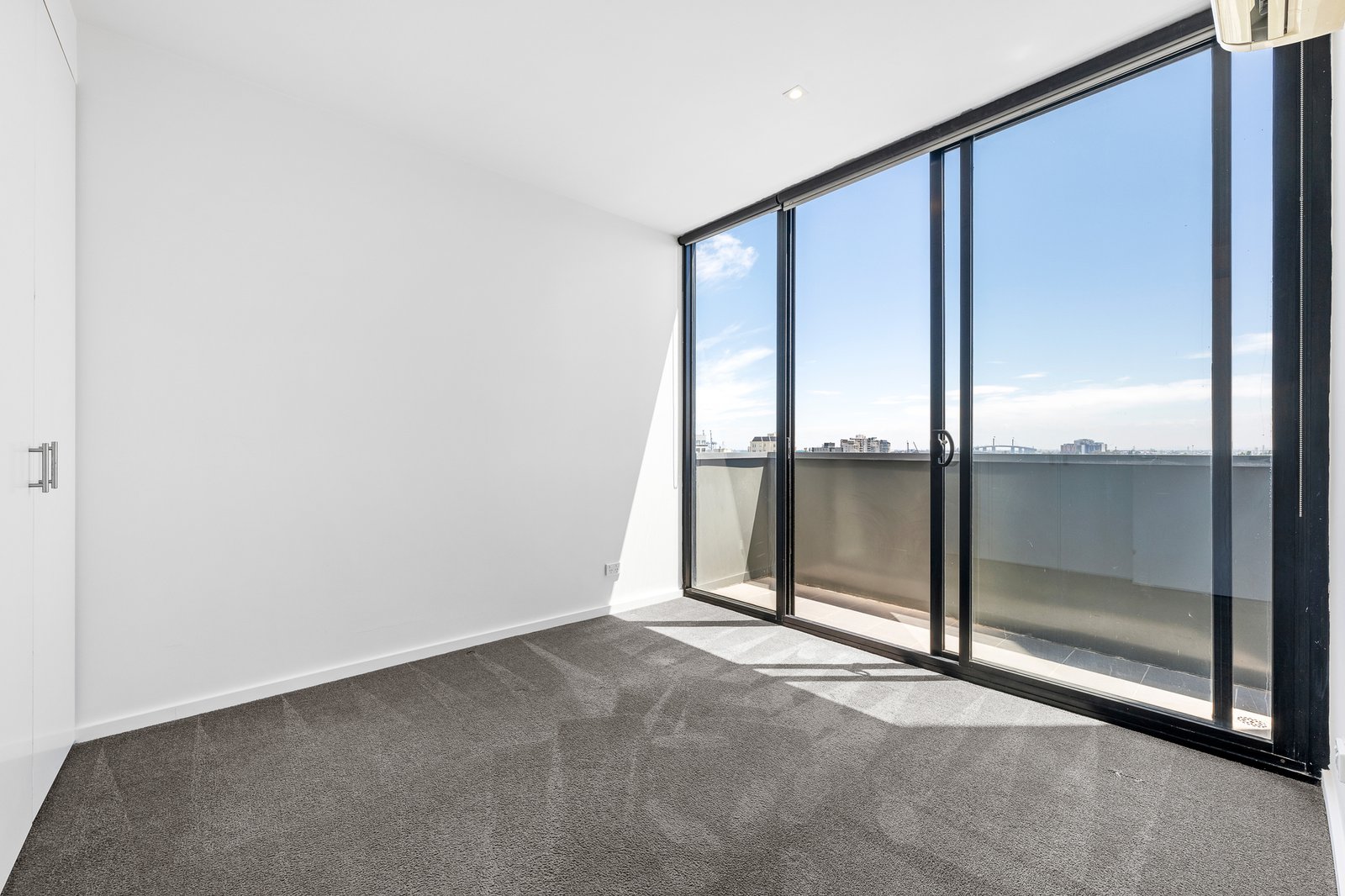 807/55 Bay Street, Port Melbourne, 3207