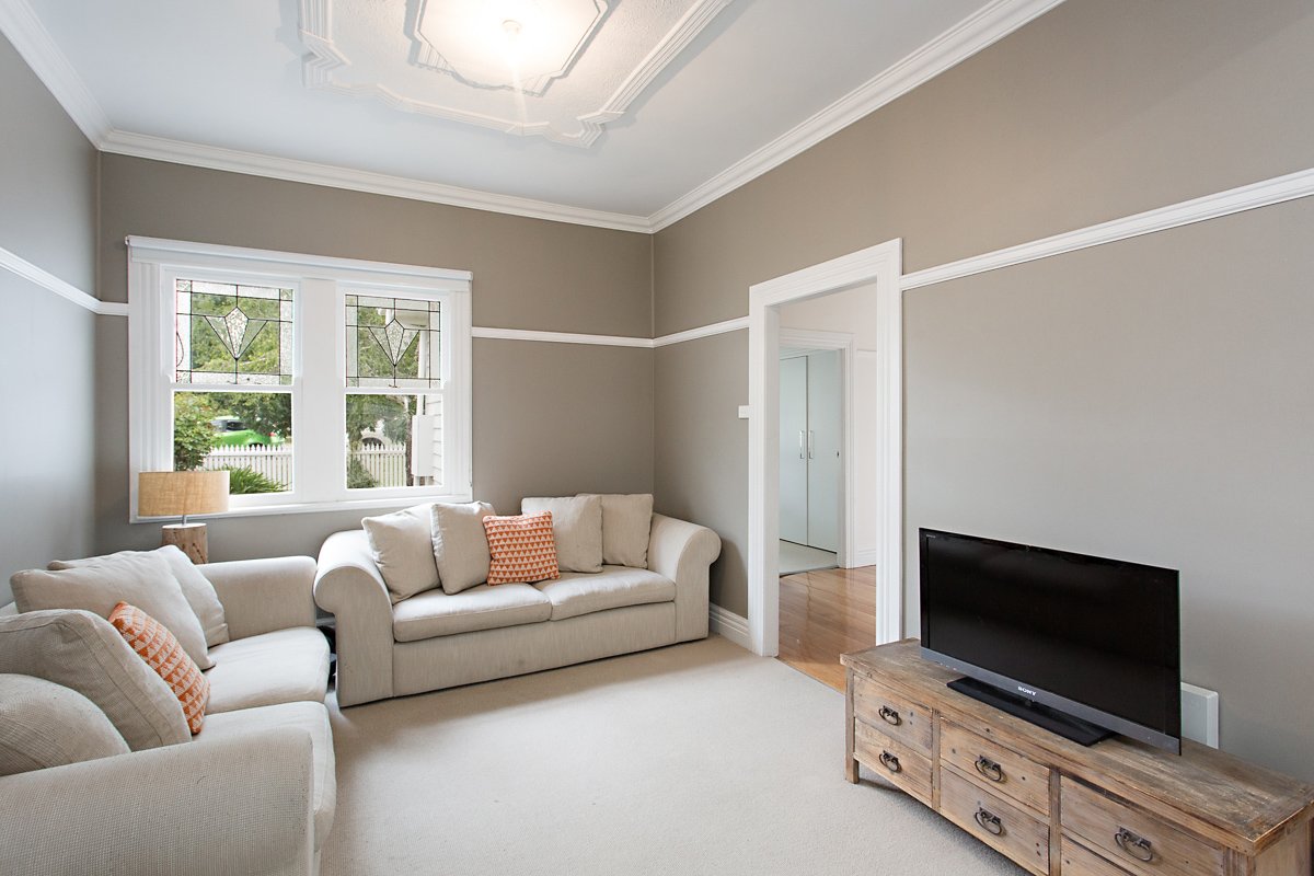 Gallery: 807a Doveton Street North