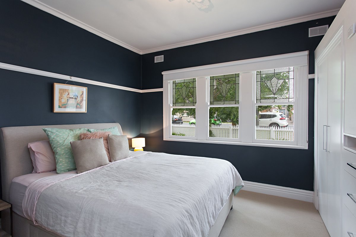 Gallery: 807a Doveton Street North