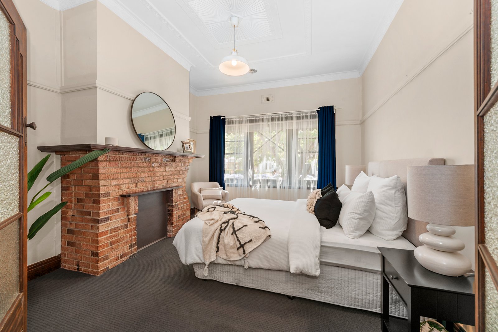 Gallery: 808 Doveton Street North