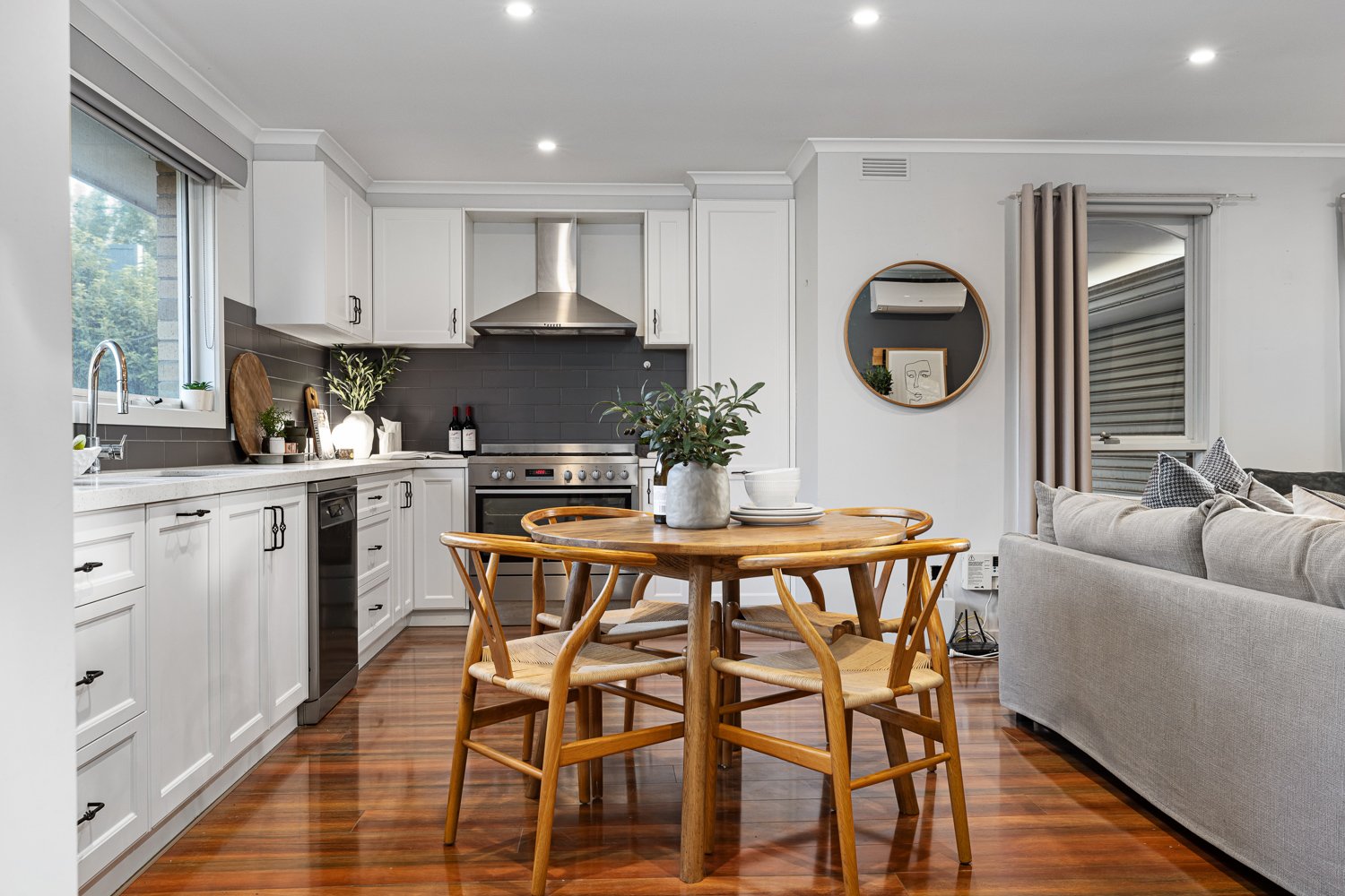 Gallery: 808 Lydiard Street North