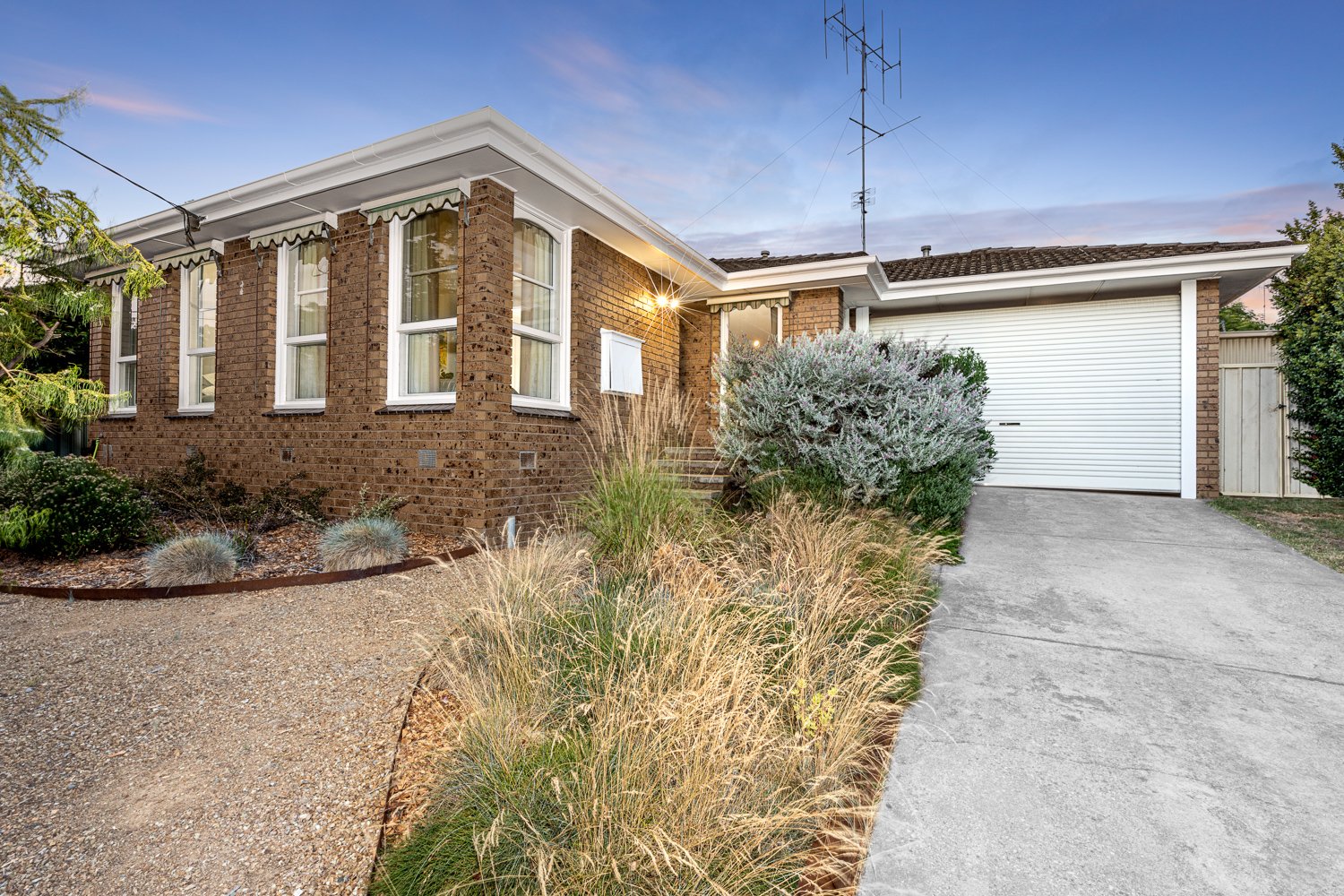 Gallery: 808 Lydiard Street North
