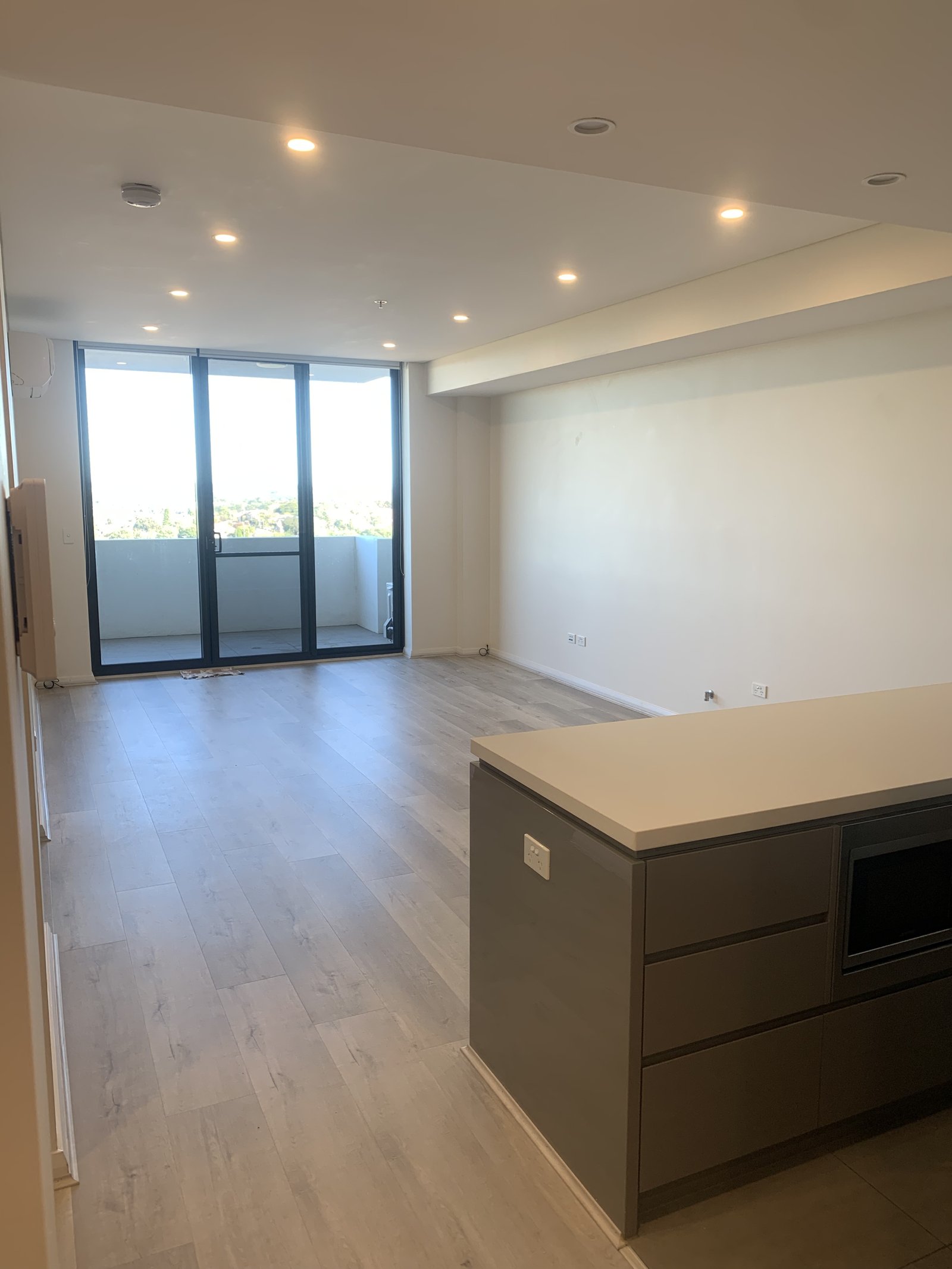 808/12 Woniora Road HURSTVILLE 4