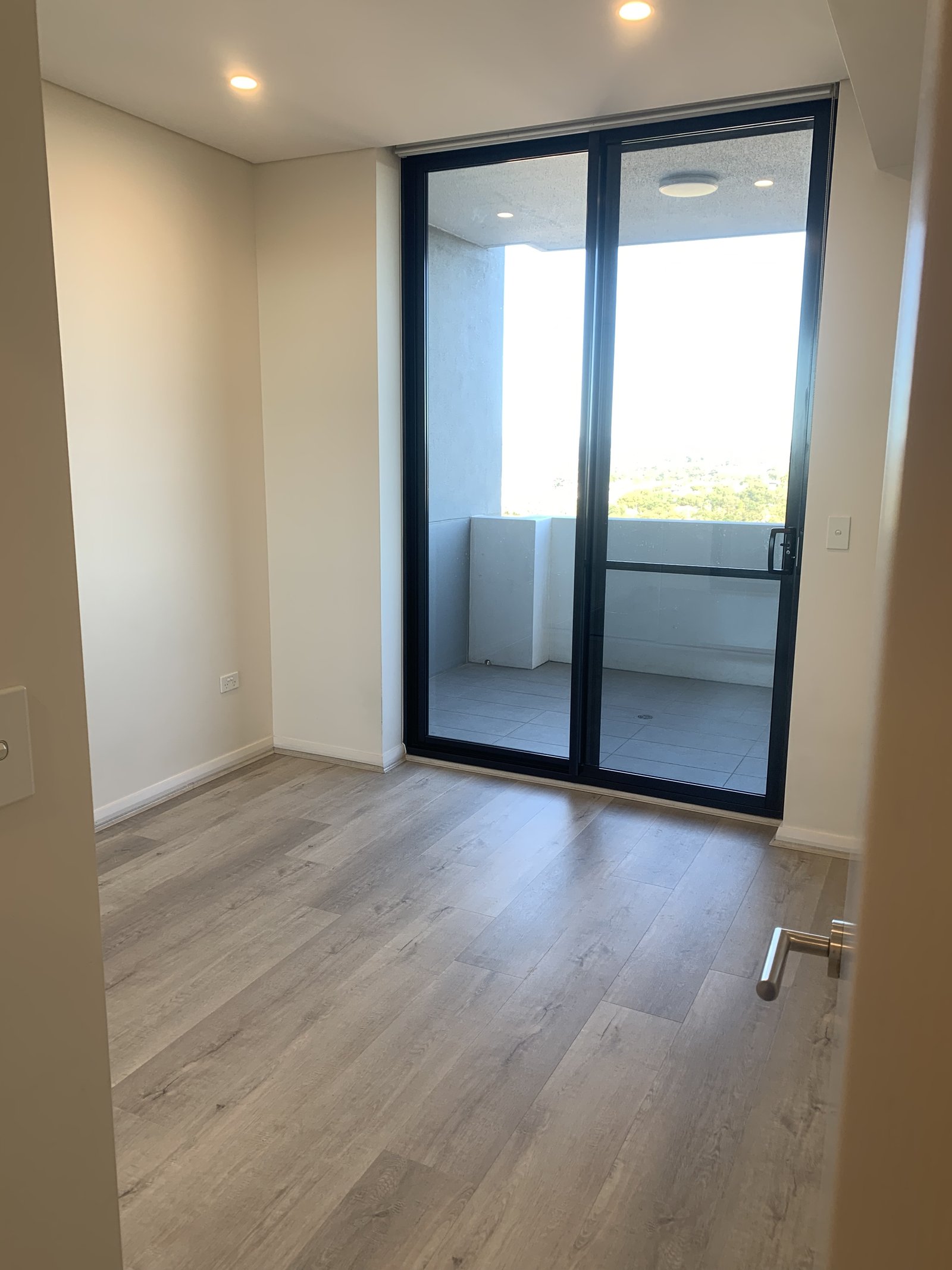 808/12 Woniora Road HURSTVILLE 6