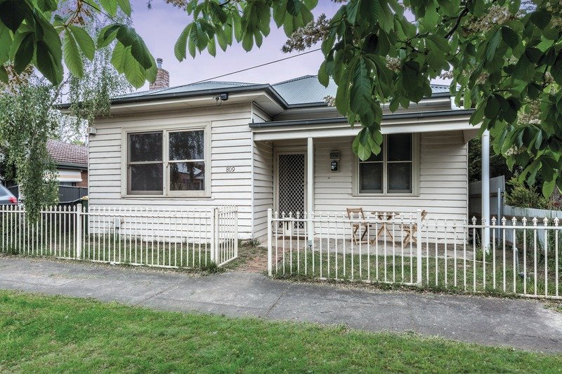 Gallery: 809 Urquhart Street