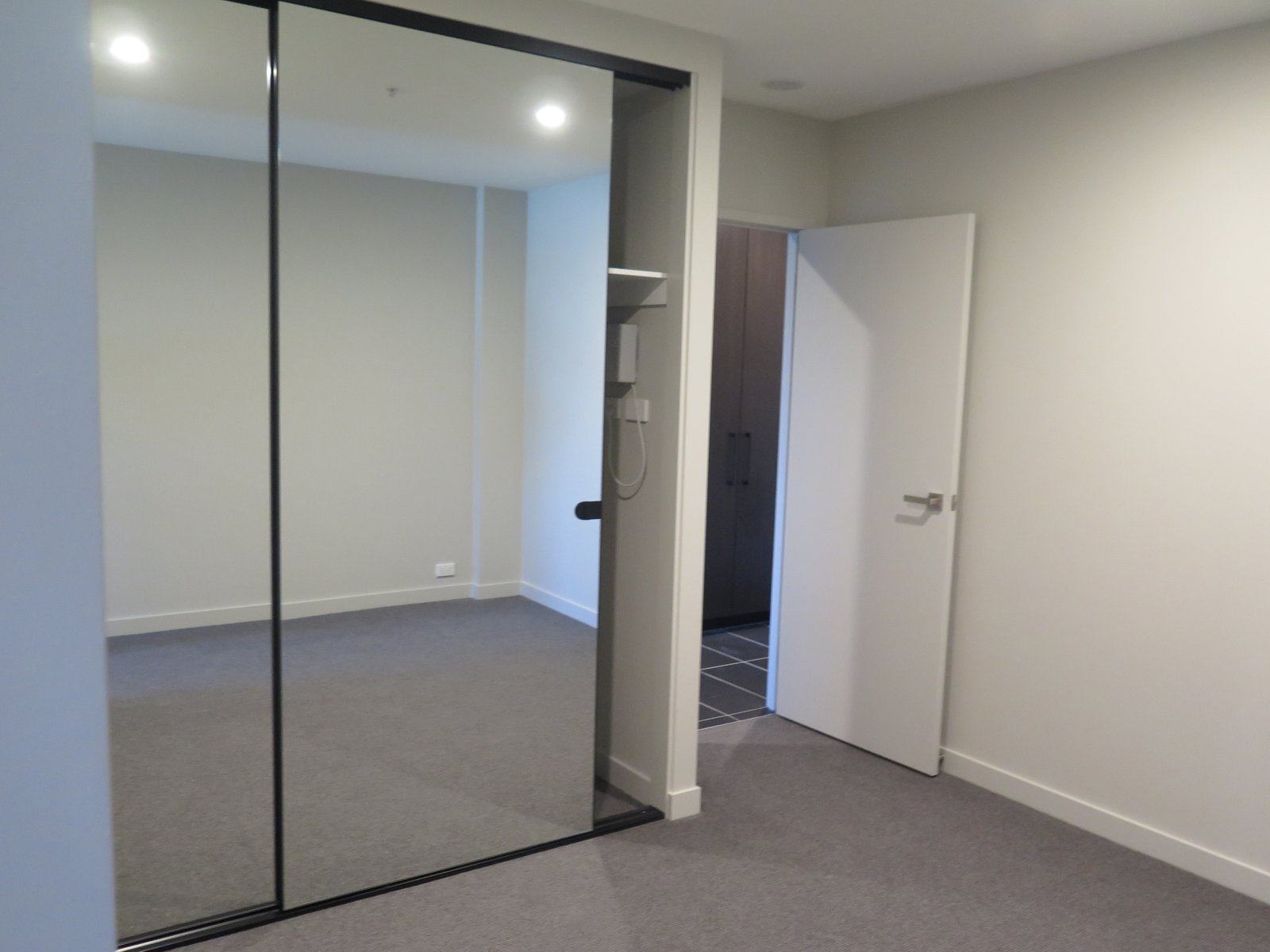 Gallery: 809/4-6 Station Street