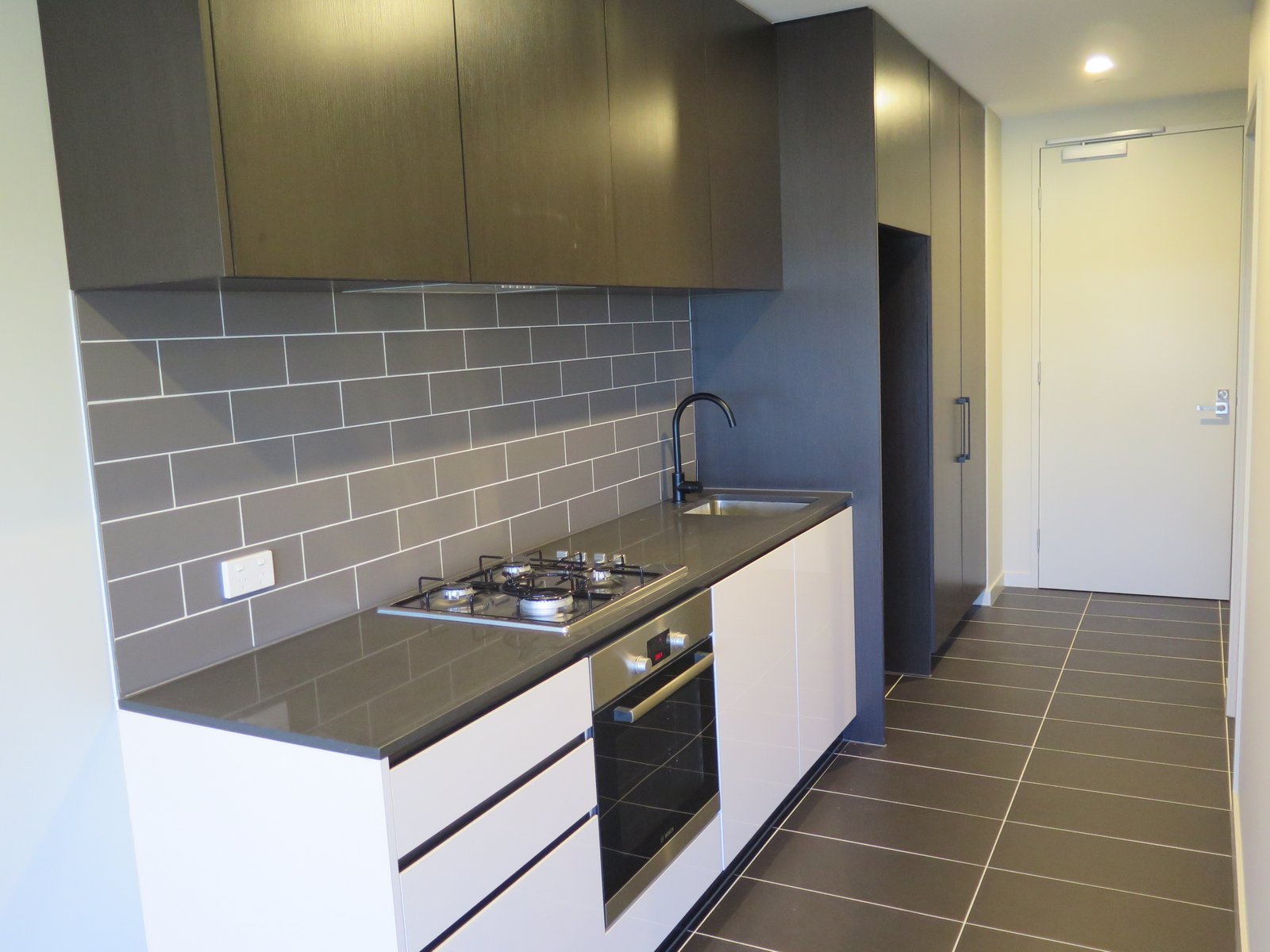 Gallery: 809/4-6 Station Street