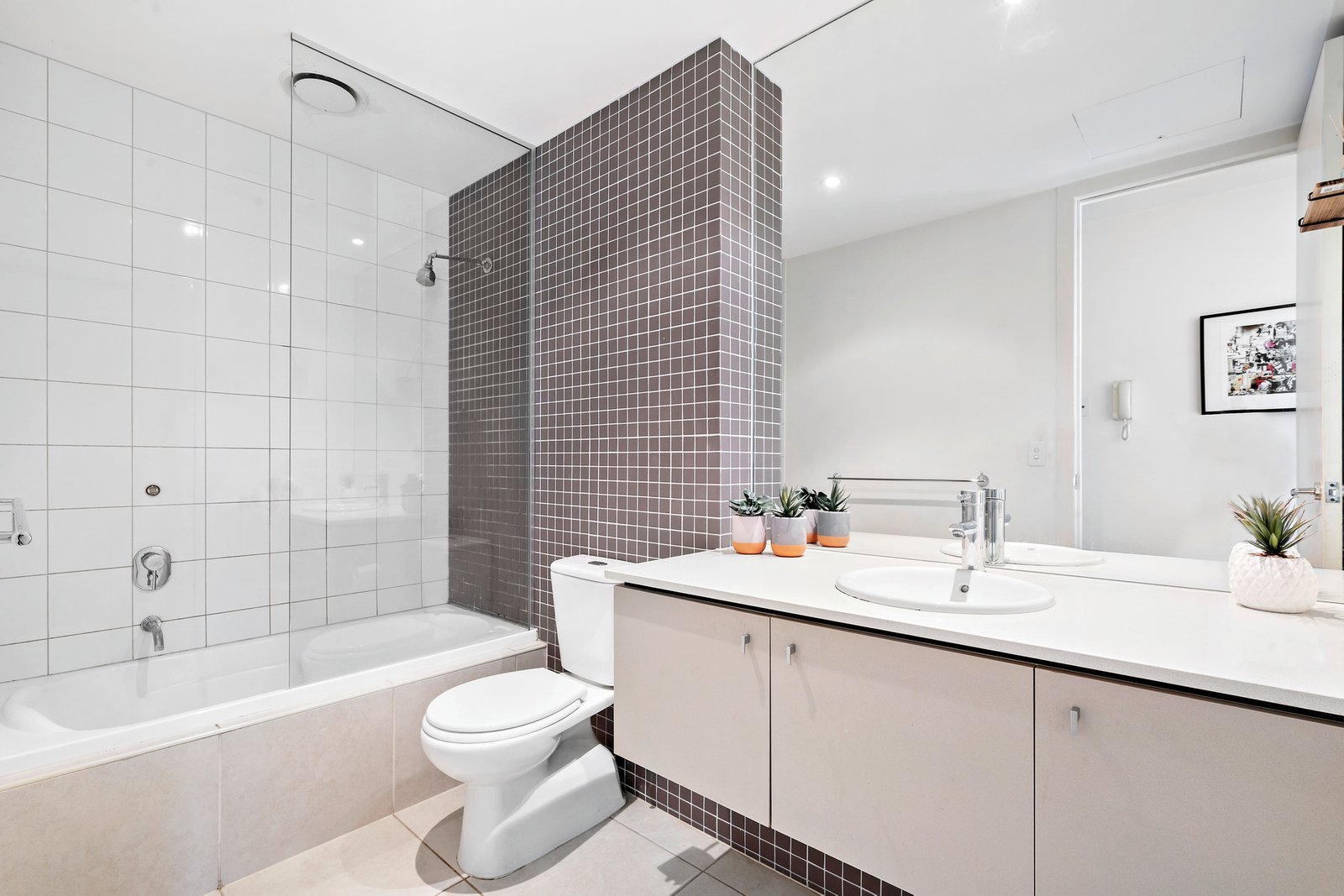 Real Estate and Property in 8/1-3 Carre Street, Elsternwick, VIC