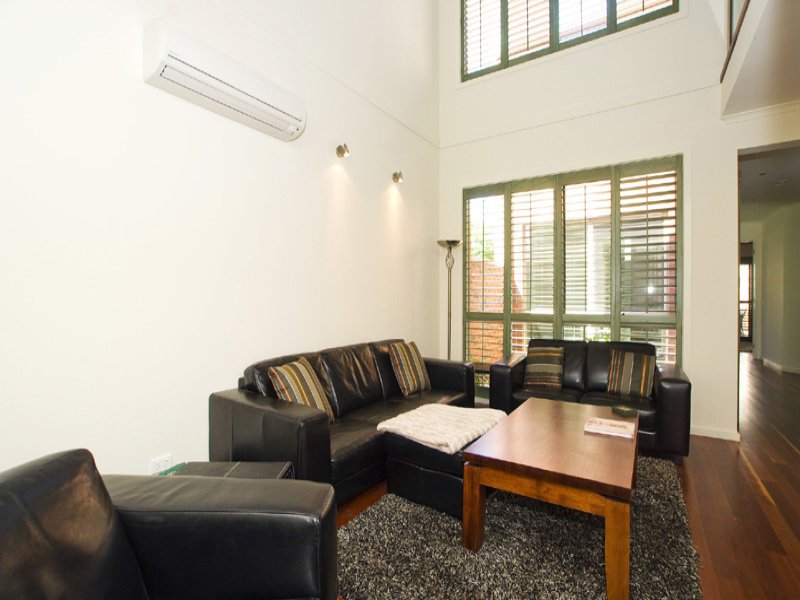 Gallery: 81 Benbow Street