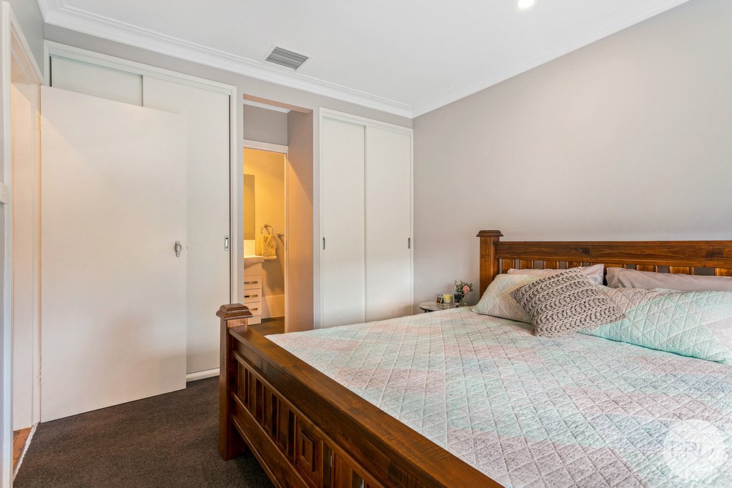 81 Church Street TAMWORTH 12