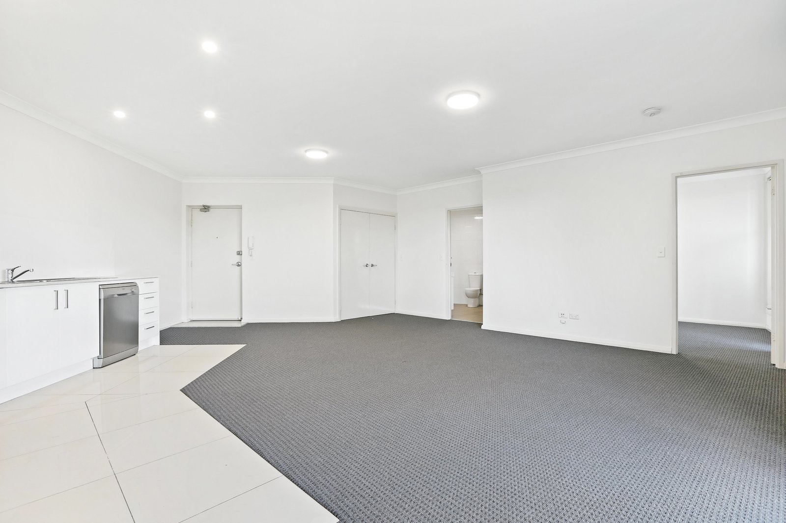 8/1 Glenmore Ridge Dr  Glenmore Park 3