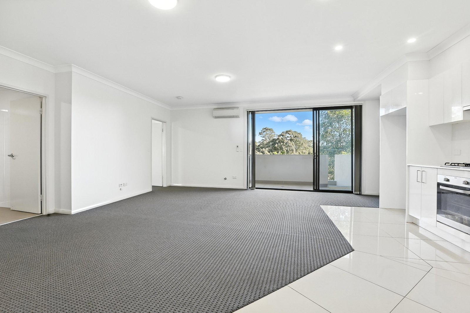 8/1 Glenmore Ridge Drive GLENMORE PARK 2