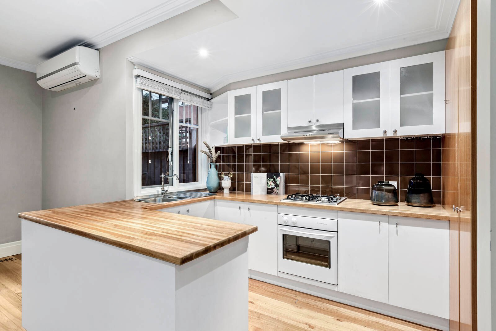 Real Estate and Property in 8/1 Hopetoun Street, Elsternwick, VIC