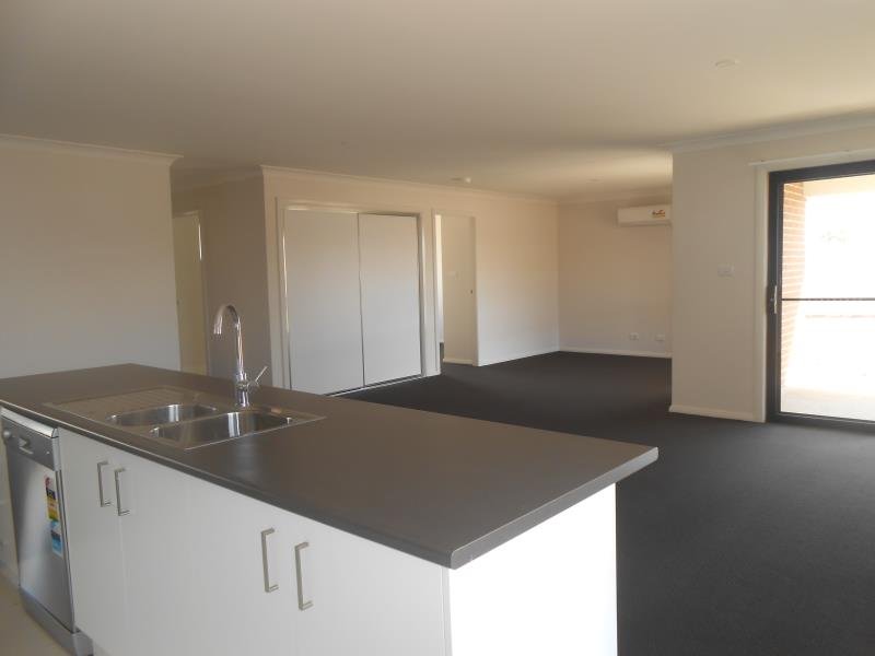 81 Kenny Drive TAMWORTH 3