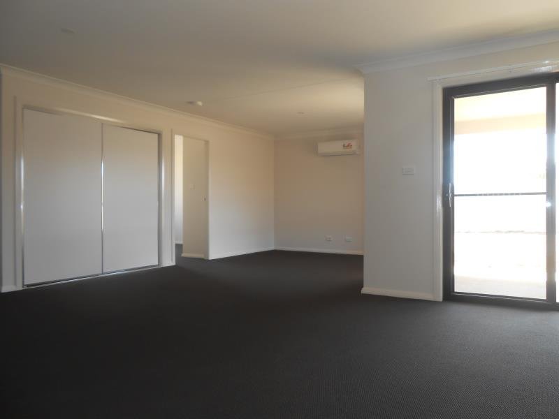 81 Kenny Drive TAMWORTH 4