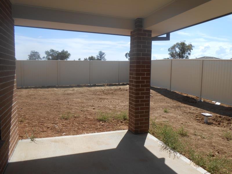 81 Kenny Drive TAMWORTH 9