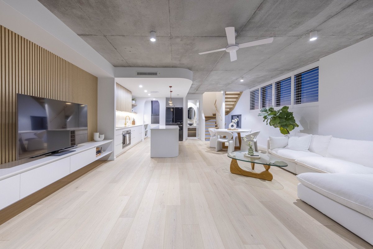 81 Mountain View Avenue Miami 23