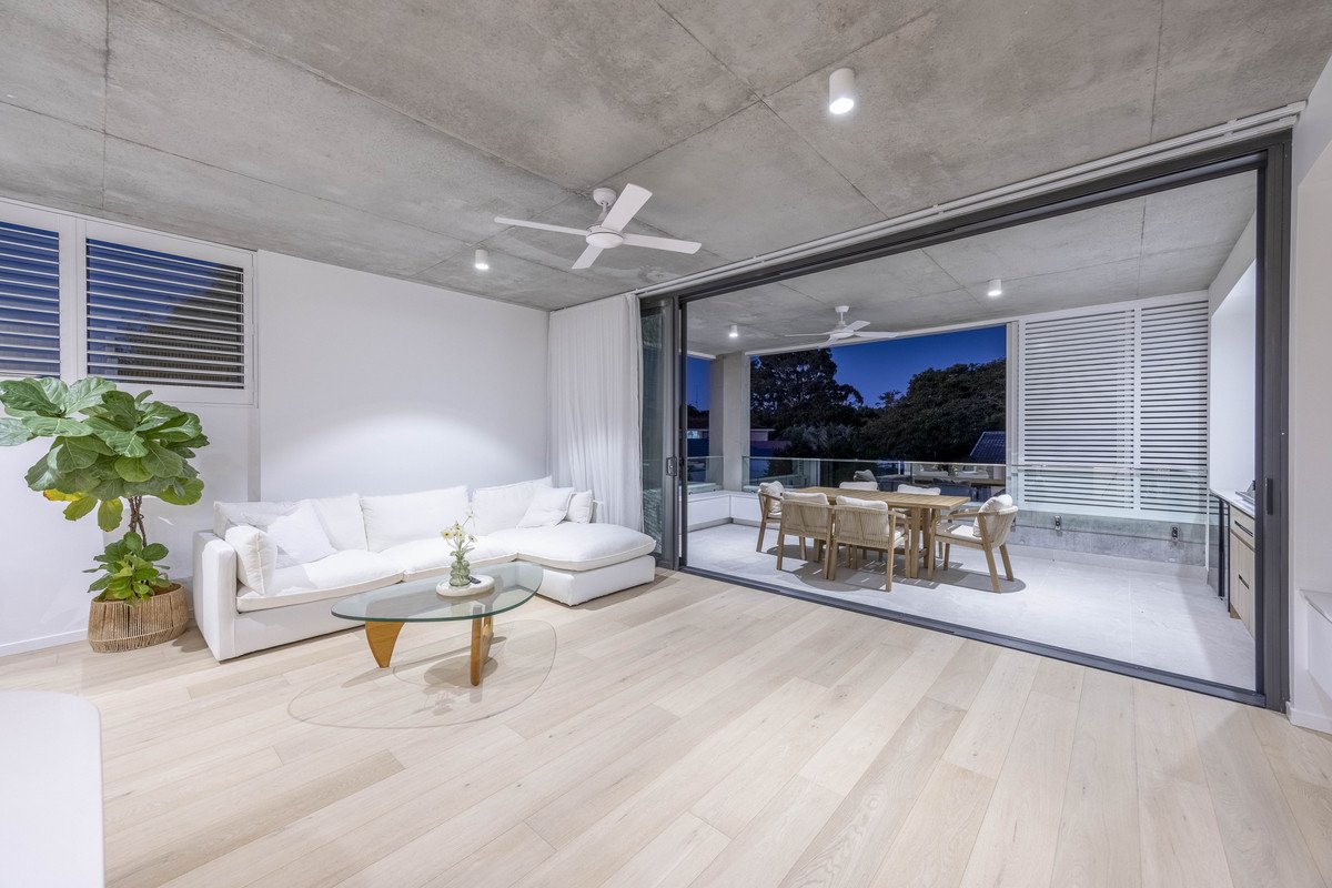 81 Mountain View Avenue Miami 24