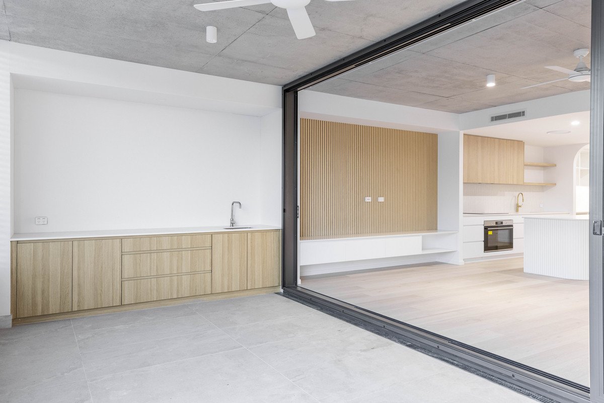 81 Mountain View Avenue Miami 10
