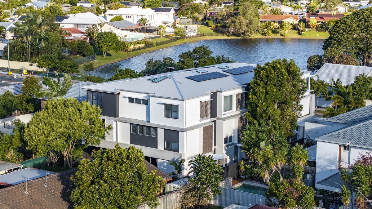 81 Mountain View Avenue Miami 27
