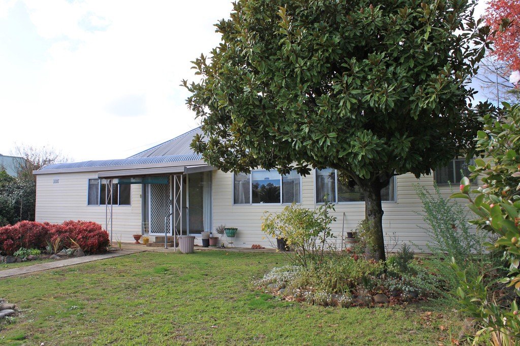 81 Murray Street TUMBARUMBA 11