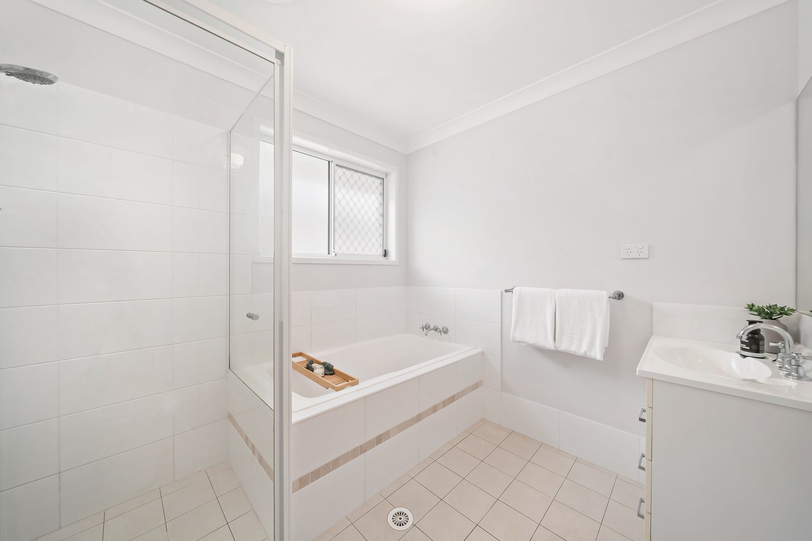 81 Pershing Place TANILBA BAY 17