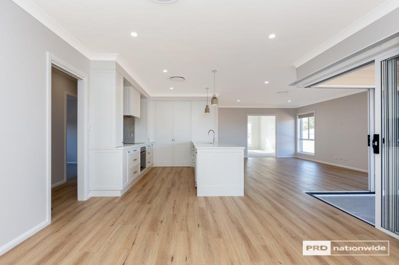 81 Warrah Drive TAMWORTH 3
