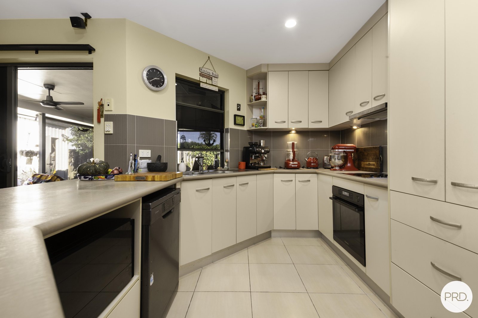 81 Whitehaven Drive BLACKS BEACH 6