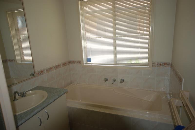 81 Yentoo Drive GLENFIELD PARK 2