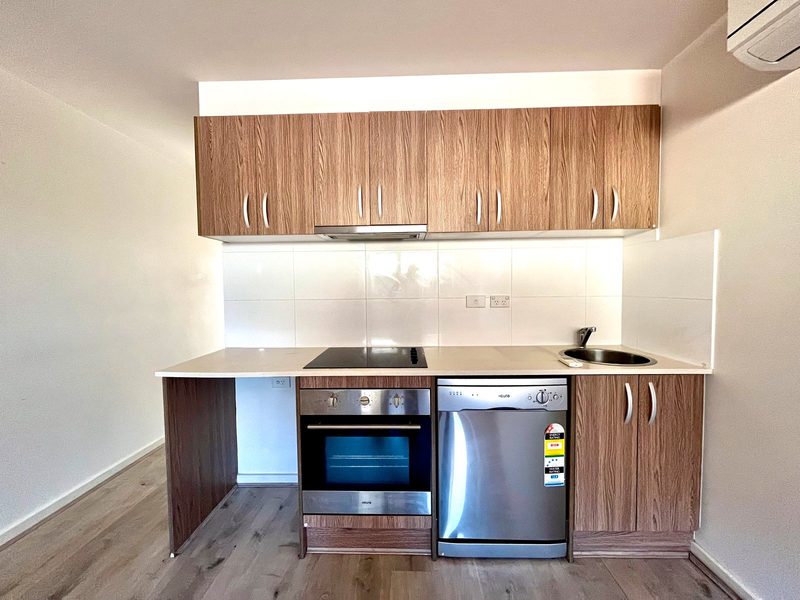 Gallery: 8/10 Arnott Street
