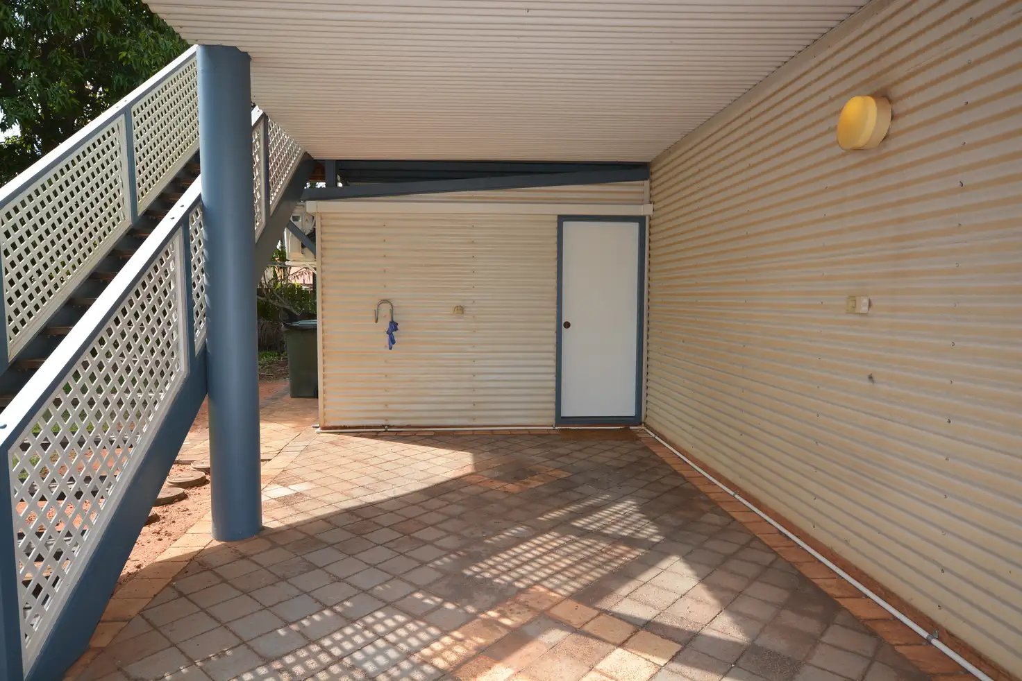 8/10 Bagot Street DJUGUN 2