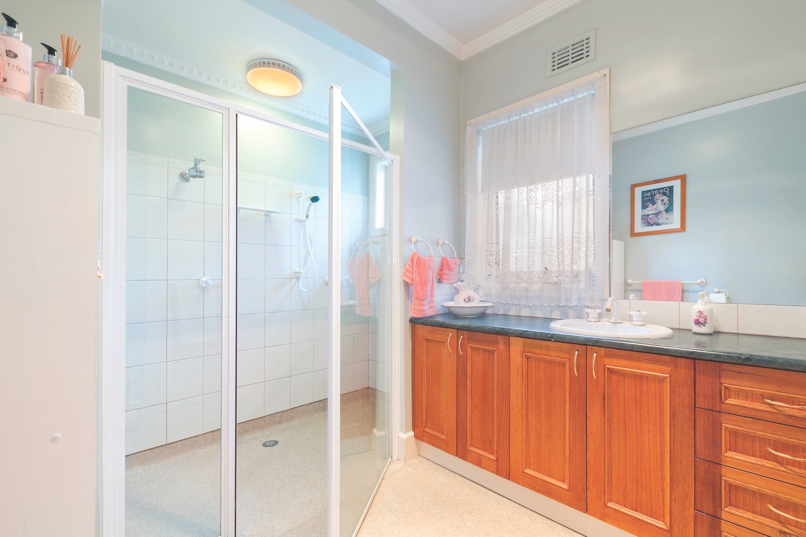 Gallery: 810 Macarthur Street