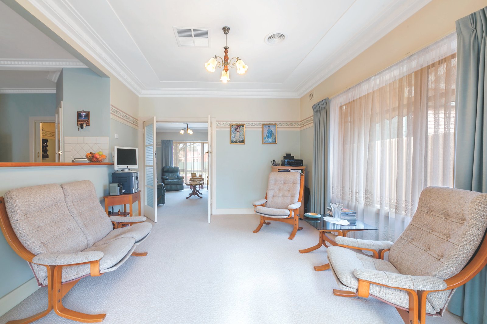 Gallery: 810 Macarthur Street