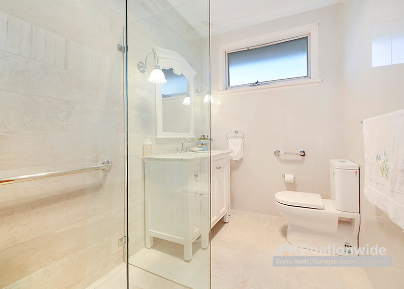 8/10 Oldham Crescent DOLLS POINT 3